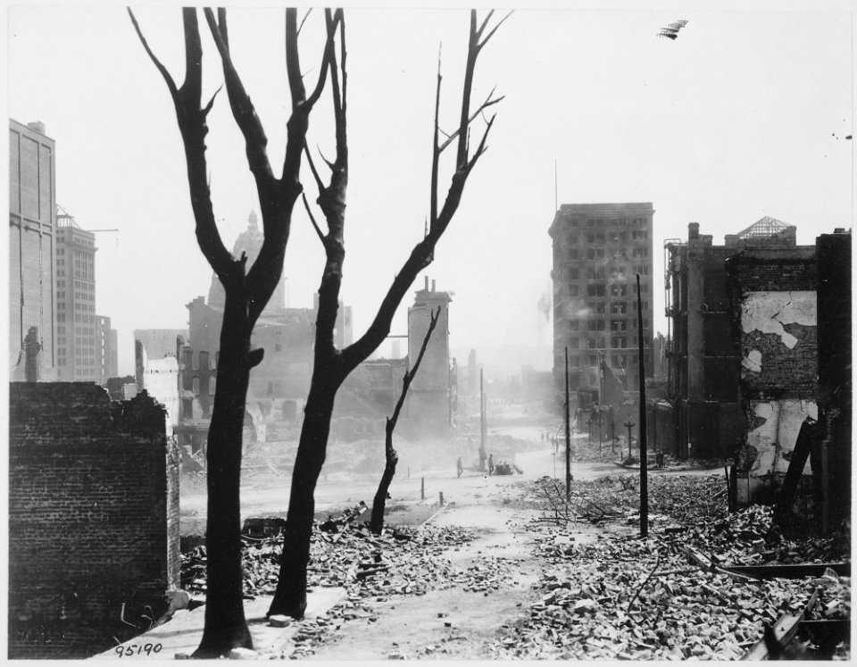 San Francisco Earthquake of 1906, This is Grant Avenue looking south toward Market Street. The large buildings to the... - NARA - 531052