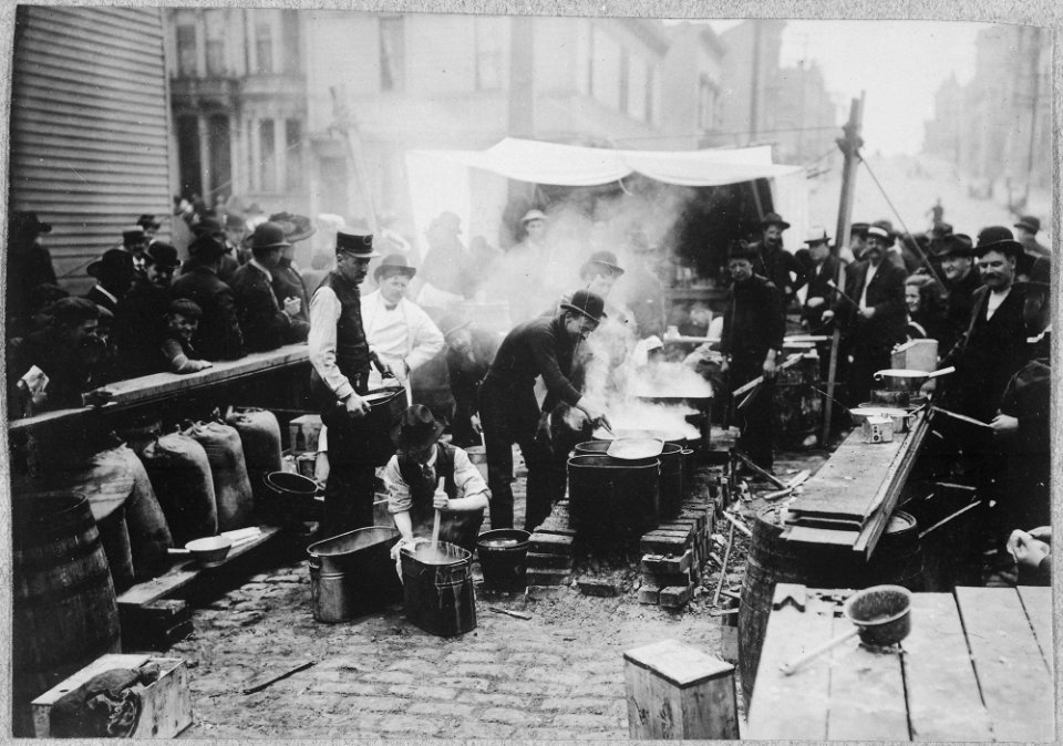 San Francisco Earthquake of 1906, Preparing hot food for the refugees - NARA - 522963