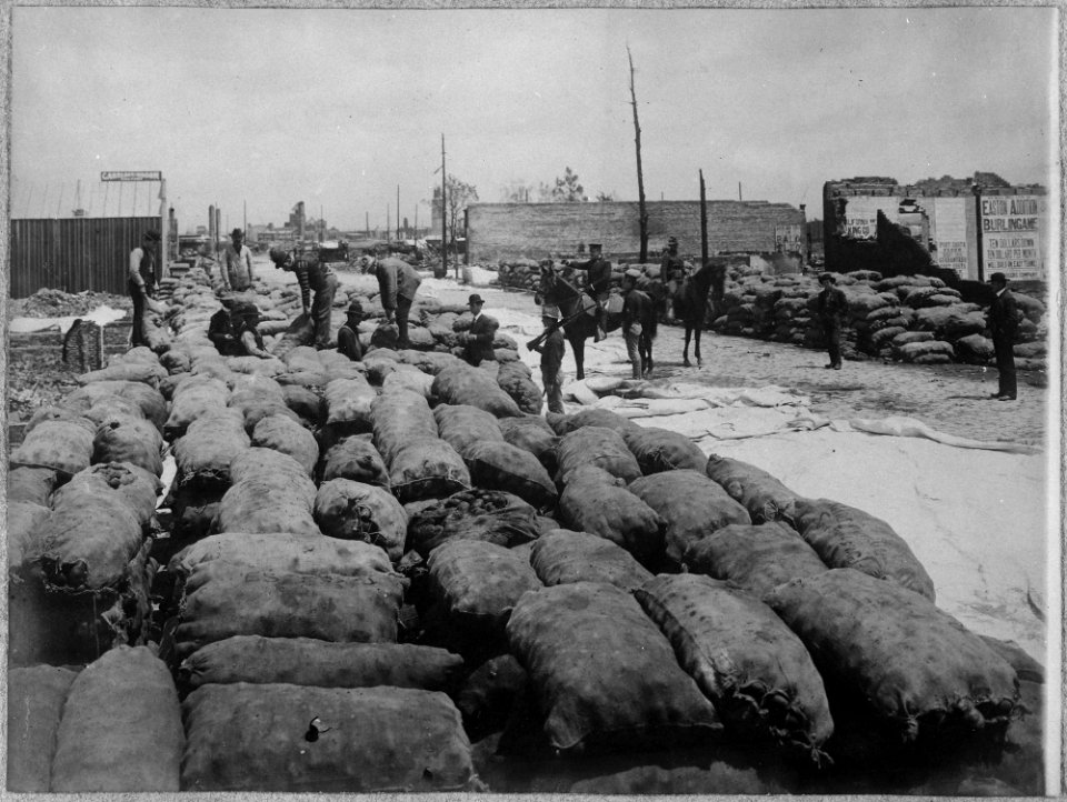 San Francisco Earthquake of 1906, Restacking potatoes after the rain - NARA - 522939