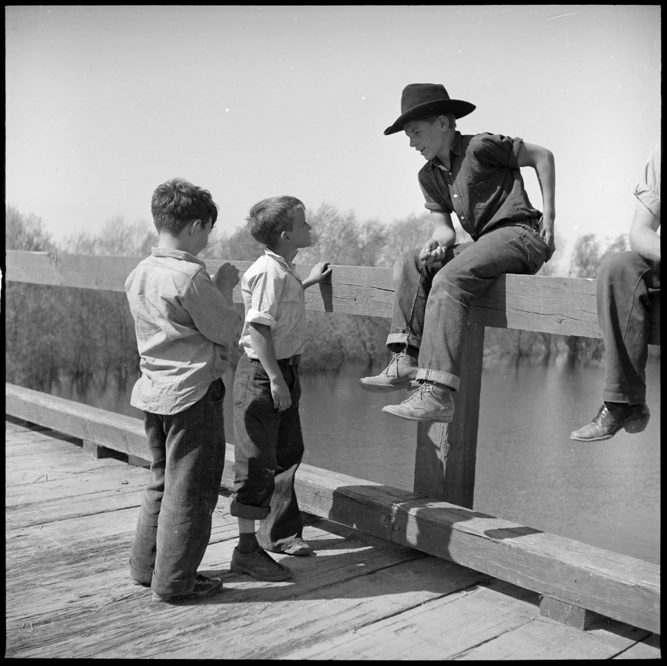 San Joaquin Valley, California. Contract Labor. A couple of the li'l fellers from the families living in the labor... - NARA - 532163