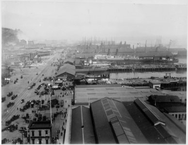 San Francisco Earthquake of 1906, The waterfront, north of the Ferry Building, showing piers 3, 5, 7, 9, 11, and 15.... - NARA - 531030
