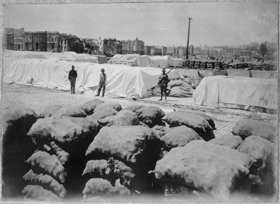 San Francisco Earthquake of 1906, Potato and flour piles of the Moulder Warehouse - NARA - 522941