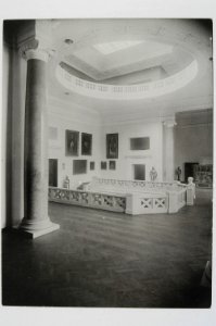 Sala na pierwszym pietrze Biblioteki i Muzeum Ordynacji Krasinskich ante 1931 (5926757)