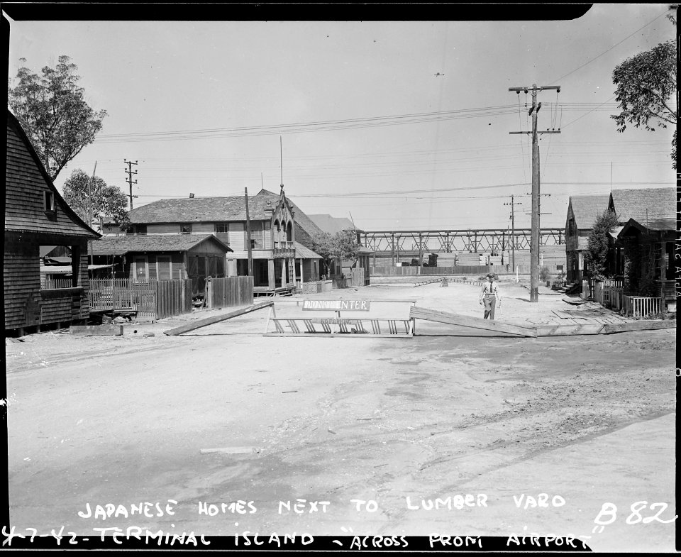 San Pedro, California. Homes of residents of Japanese ancestry on Terminal Island in Los Angeles ha . . . - NARA - 536831