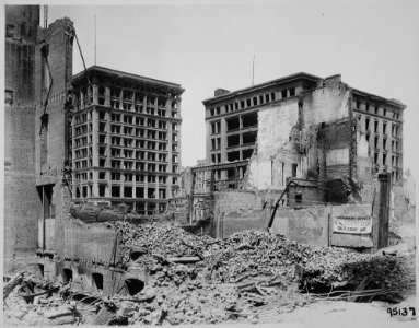 San Francisco Earthquake of 1906, The large building standing (is possibly) the Wells Fargo Express Building at... - NARA - 531021