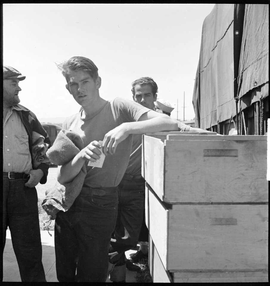 San Leandro, California. Youth on Relief. Waiting in line for surplus commodities - NARA - 532133