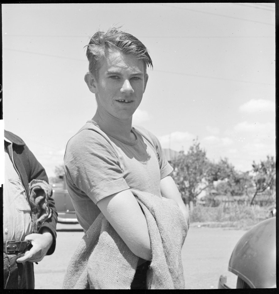 San Leandro, California. Youth on Relief. Waiting in line for surplus commodities - NARA - 532132
