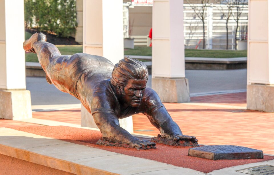 Statue reds opening