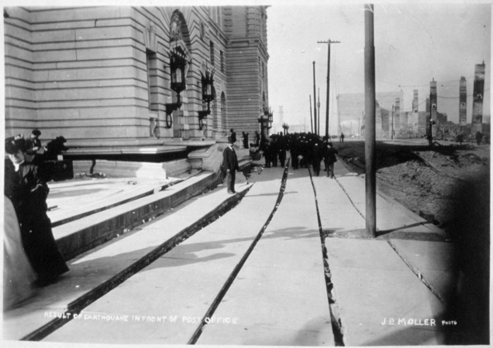 San Francisco Earthquake of 1906, Result of earthquake in front of post office - NARA - 513311