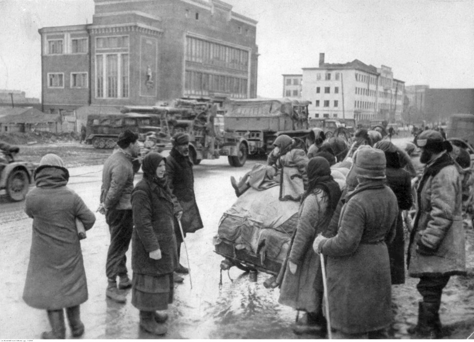 Smoleńsk. Ludność cywilna na ulicy miasta (2-1896)