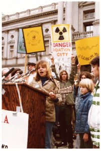 Singer. Anti-nuke rally in Harrisburg, (Pennsylvania) at the Capitol. - NARA - 540016