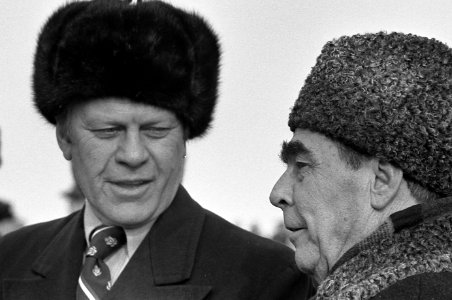 Soviet General Secretary Leonid Brezhnev greets President Ford - NARA - 7157128