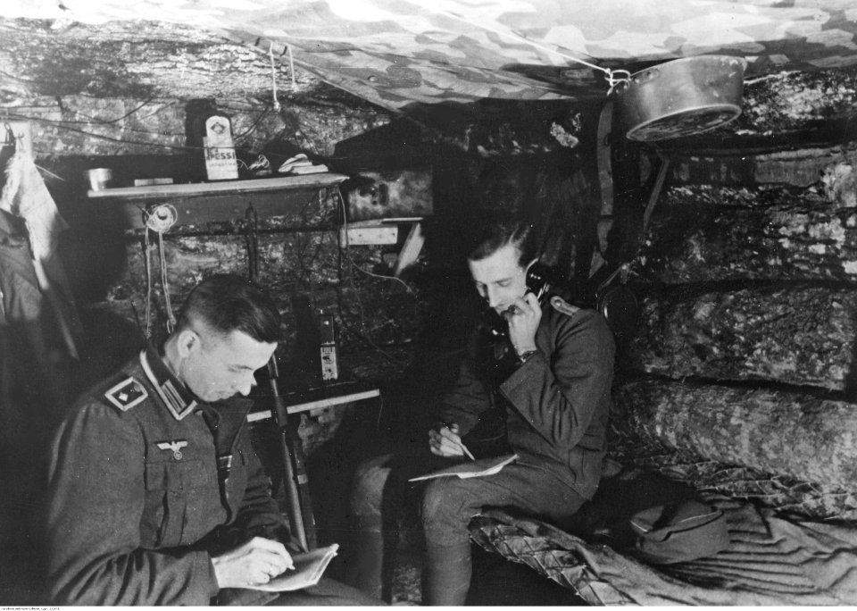 Schron mieszkalny niemieckich żołnierzy na froncie włoskim (2-2474)
