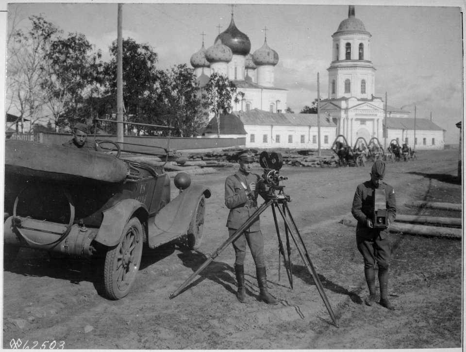 Signal Corps Photographic Unit with American Expeditionary Forces North Russia. Lieutenant Charles I. Reid at the left, - NARA - 530792