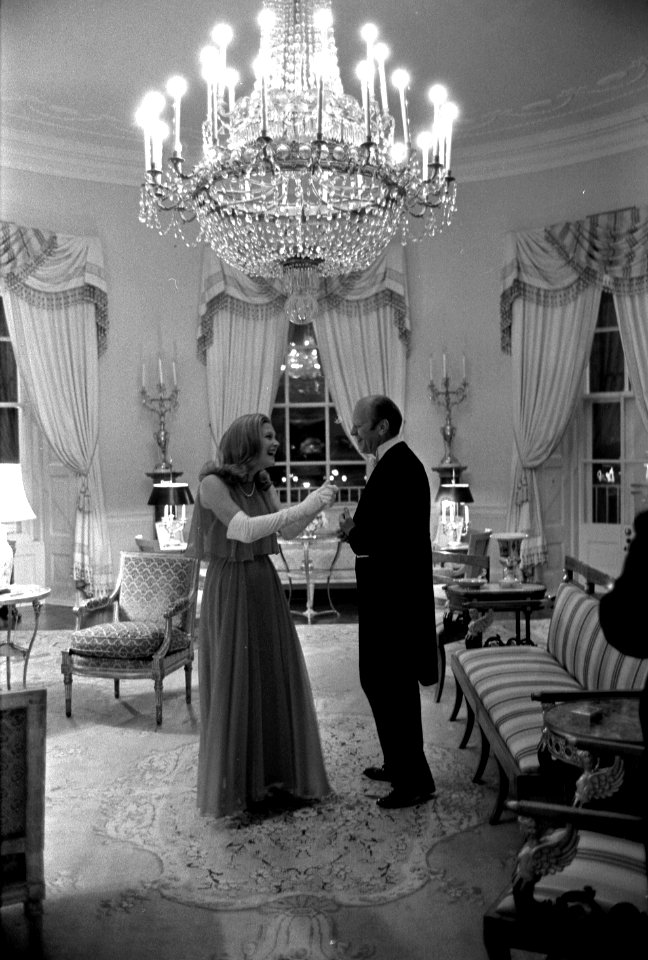 Susan Ford adjusts President Ford’s tuxedo - NARA - 7140611