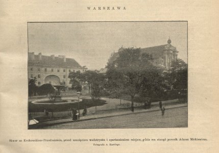 Skwer na Krakowskim Przedmieściu przed usunięciem wodotrysku i oparkanieniem miejsca, gdzie ma stanąć pomnik Adama Mickiewicza (54649)