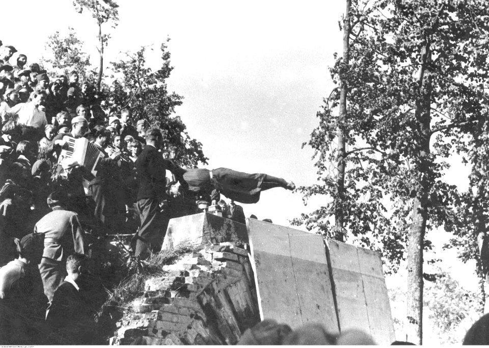 Smoleńsk. Obchody rocznicy wyzwolenia (2-1957)