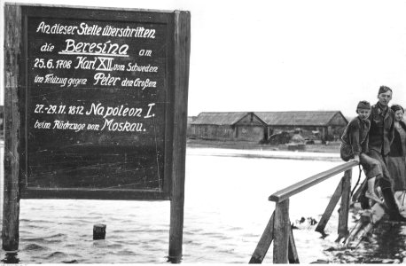 Tablica upamiętniająca przejście przez Berezynę wykonana przez żołnierzy niemieckich (2-717)