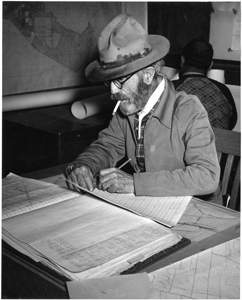 Taos County, New Mexico. Jim Barns, surveyor with New Mexico Re-Assessment Survey. - NARA - 521974