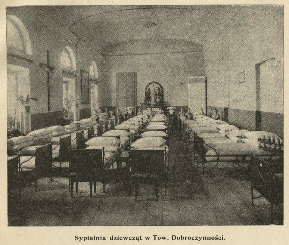 Sypialnia dziewcząt w Towarzystwie Dobroczynności (61818)