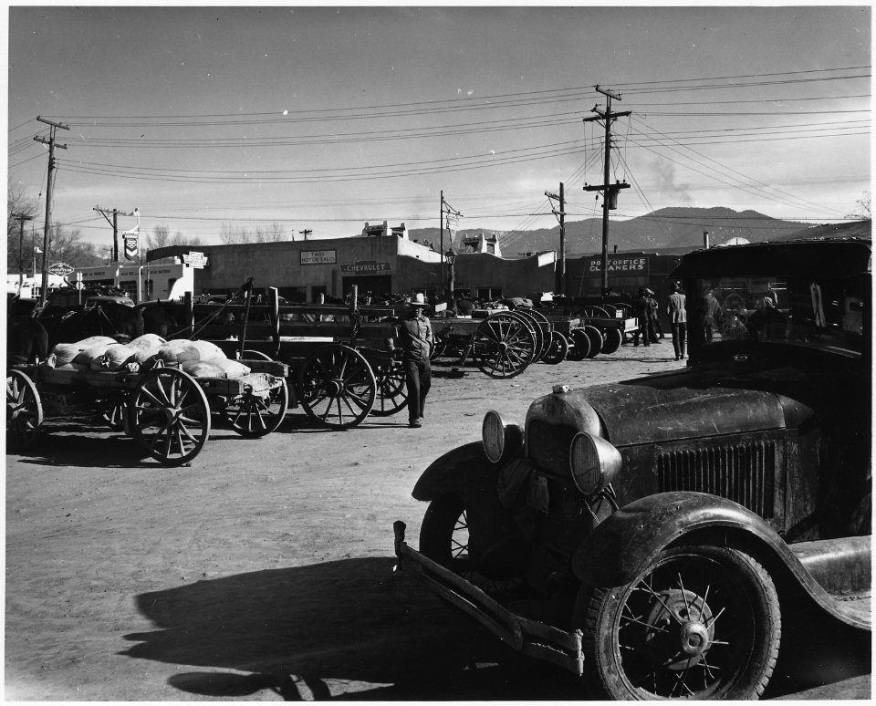 Taos County, New Mexico. Saturday scene, Taos plaza. Many villagers come to town in horse drawn wa . . . - NARA - 521868