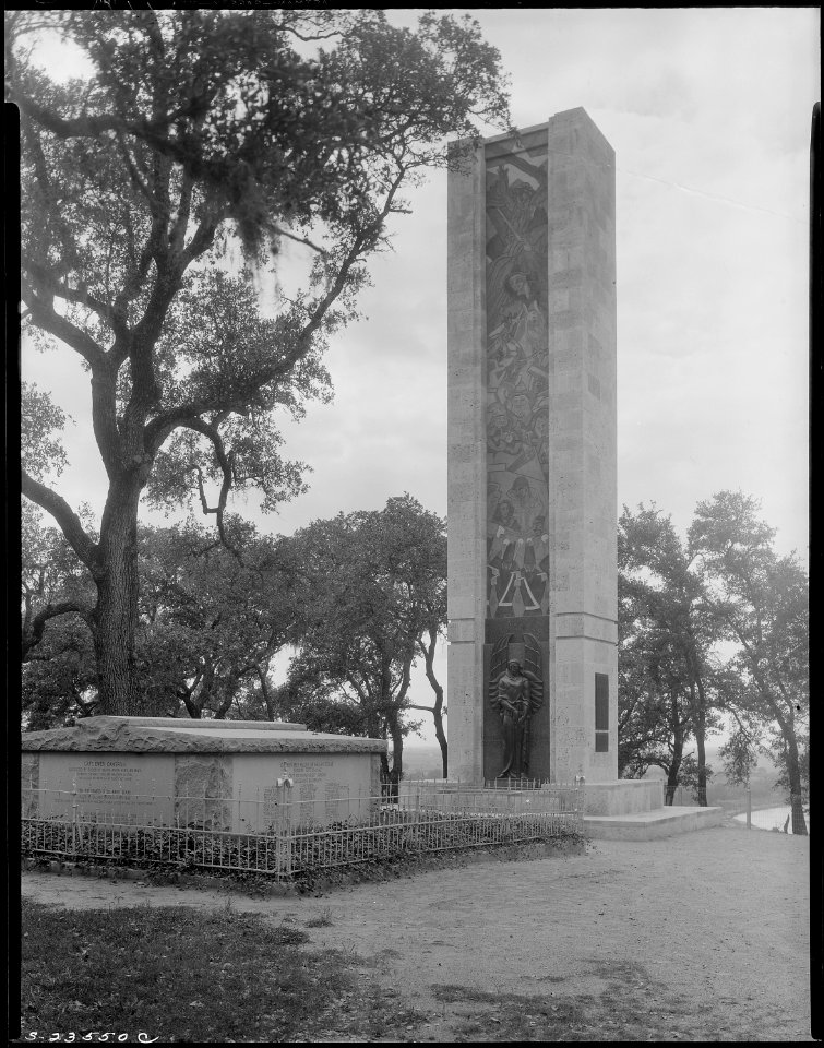 The Alamo memorial, San Antonio, Texas. - NARA - 513409