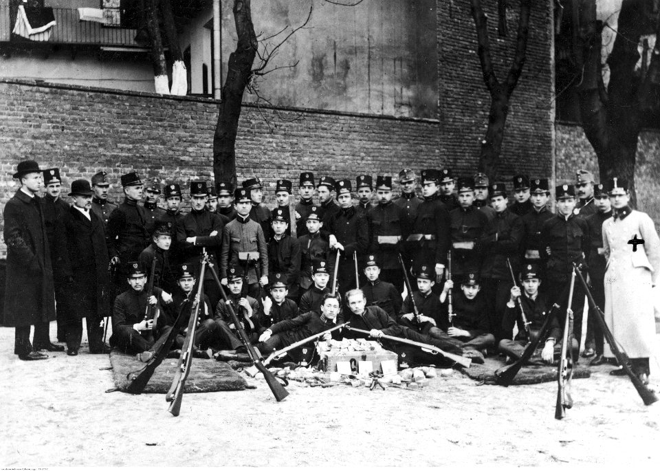 Szkolenie strzeleckie uczniów I Wyższej Szkoły Realnej we Lwowie (22-105-2)
