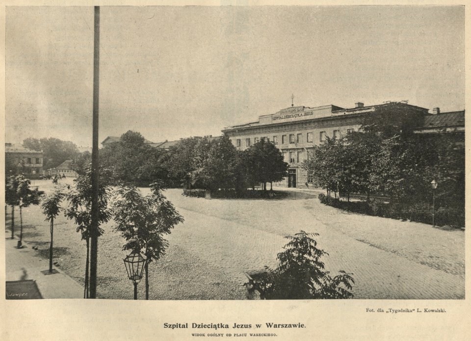 Szpital Dzieciątka Jezus w Warszawie- widok ogólny od placu Wareckiego (61829)