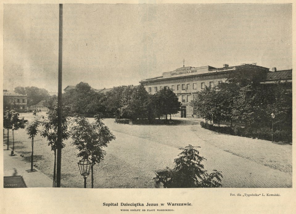 Szpital Dzieciątka Jezus w Warszawie- widok ogólny od placu Wareckiego (61829) photo