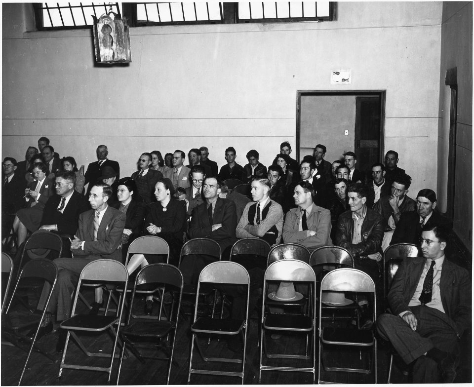 Taos County, New Mexico. Meeting to discuss setting up of health co-operative in Taos County. - NARA - 521969