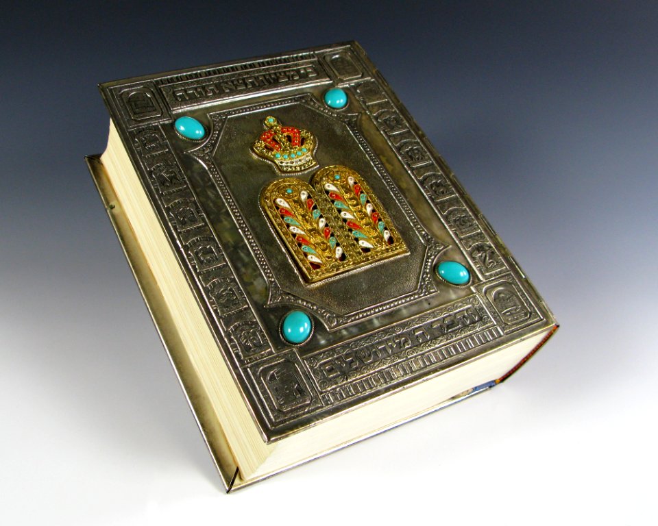 Tanakh given to Betty Ford