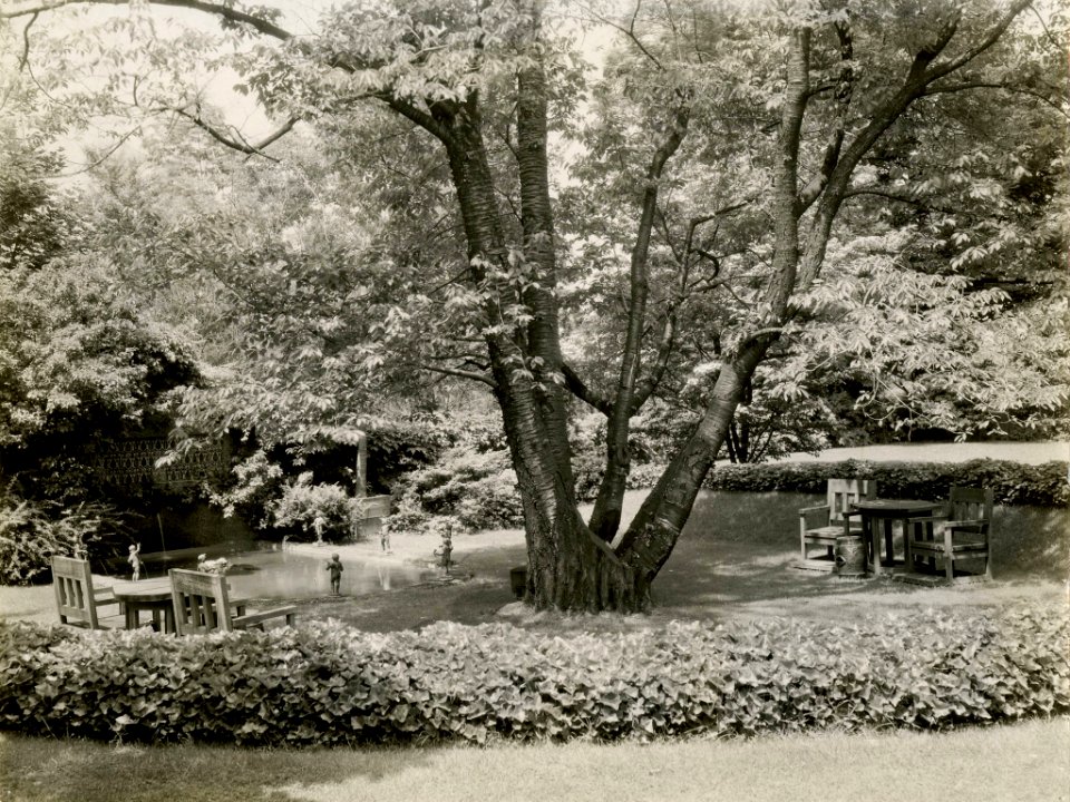 The Deanery Garden, 1921