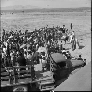 Topaz, Utah. A young doctor of Japanese ancestry describes the meaning of the inscribed stone at th . . . - NARA - 538696
