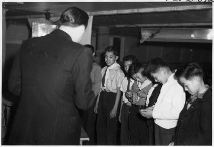 Topaz, Utah. Boy Scouts hold court of Honor at Central Utah Relocation Center at Topaz. Deputy Dir . . . - NARA - 539510