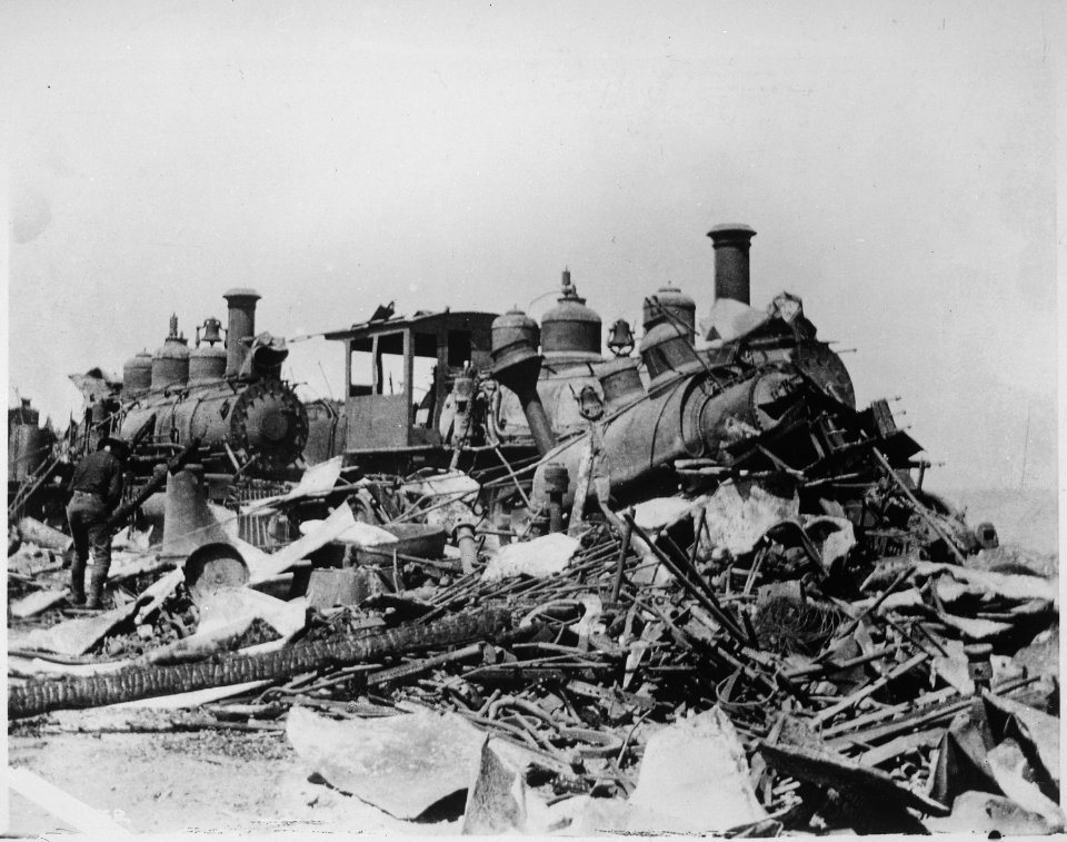The burned locomotives at Daiquiri. Cuba, circa 1898, ca. 1900 - 1982 - NARA - 531130