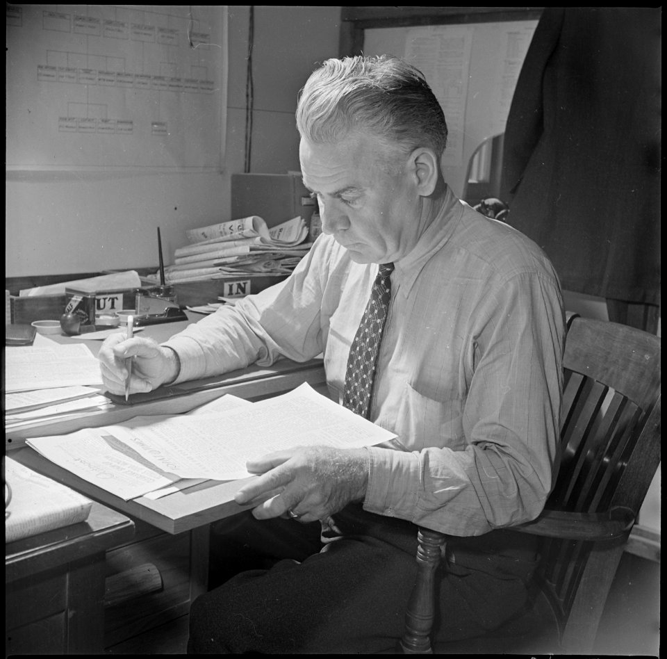 Topaz, Utah. Russell Bankson, Reports Officer - NARA - 537005