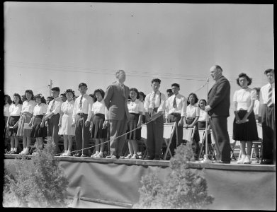 Topaz, Utah. Scenes at graduation of 9th grade junior high class at Topaz. - NARA - 537264 photo