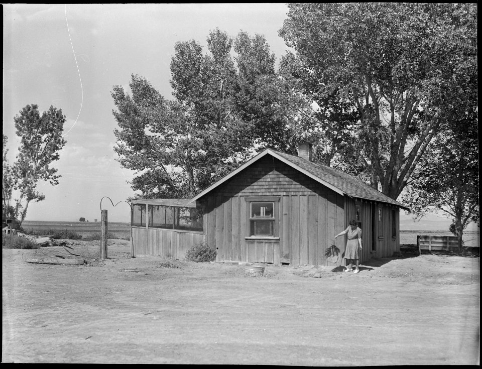 Topaz, Utah. Views of old farm house on Central Utah Project, taken over by young people's six grou . . . - NARA - 537261