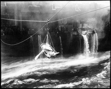 Transfer of wounded from USS BUNKER HILL to USS WILKES BARRE, who were injured during fire aboard carrier following a... - NARA - 520682