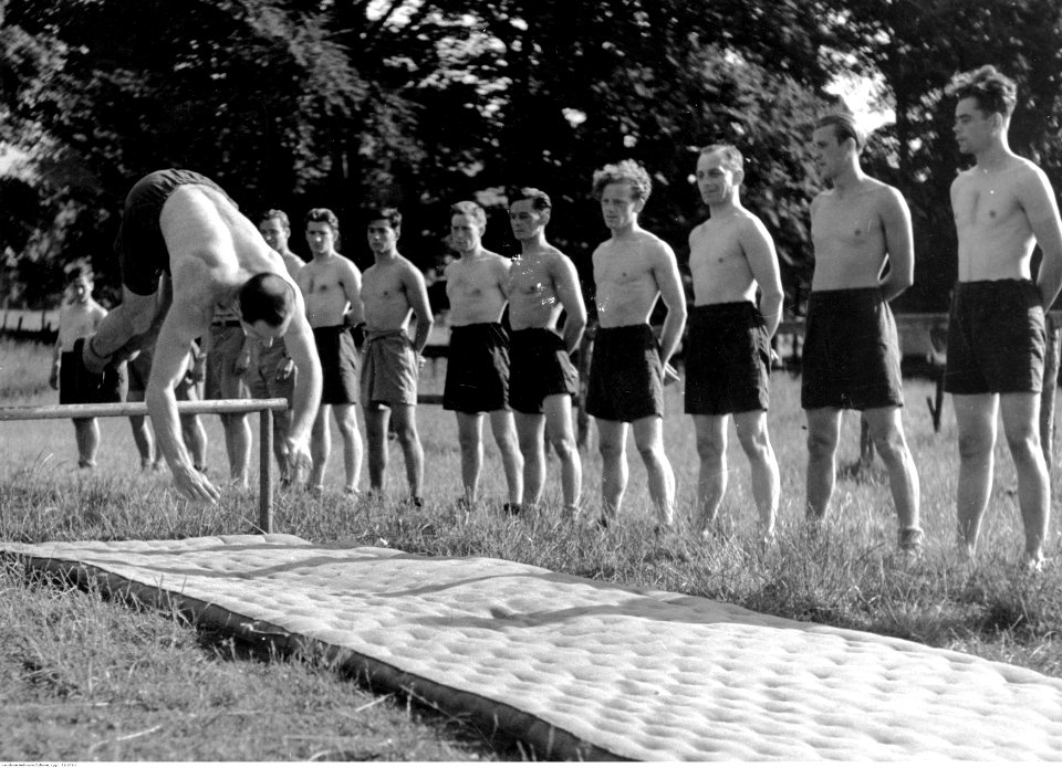 Trening sportowy żołnierzy 1. Samodzielnej Brygady Spadochronowej w Wielkiej Brytanii (21-101-1)