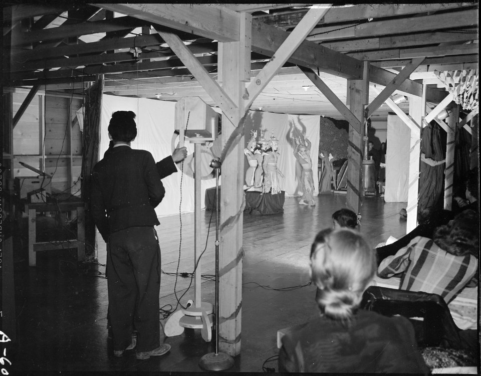 Tule Lake Relocation Center, Newell, California. Cabaret Internationale Evacuee show. - NARA - 536495