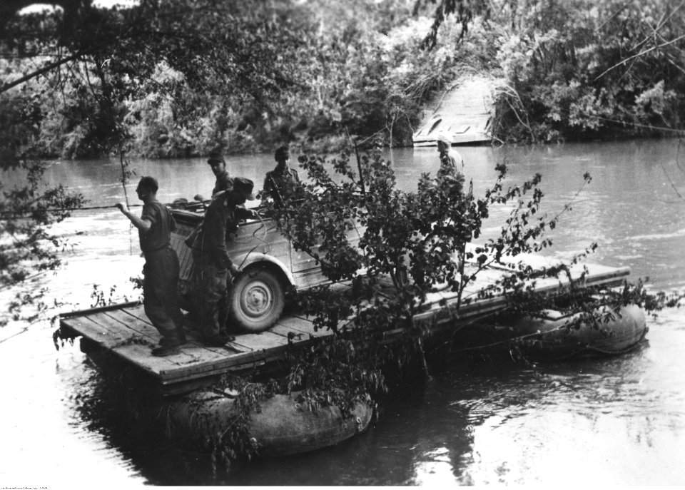Transport rzeczny na froncie włoskim (2-2414)