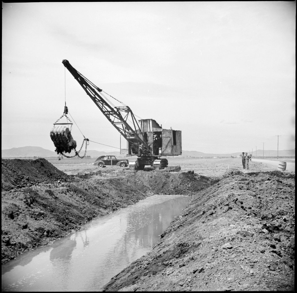 Tule Lake Relocation Center, Newell, California. A dredge is used to dig a drainage ditch on the fa . . . - NARA - 538247