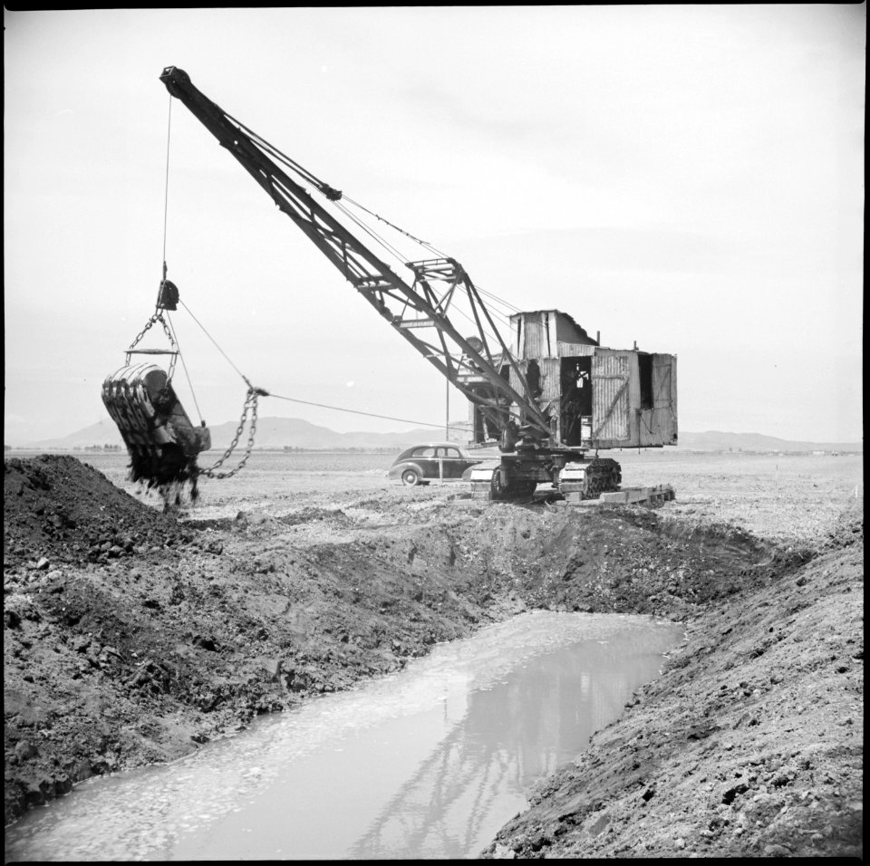 Tule Lake Relocation Center, Newell, California. A dredge is used to dig a drainage ditch on the fa . . . - NARA - 538248