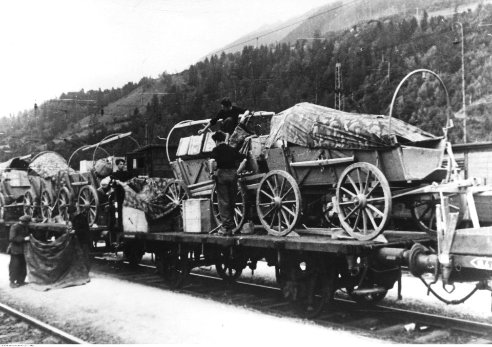 Transport żołnierzy i zaopatrzenia na front włoski (2-2420)