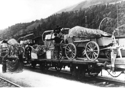 Transport żołnierzy i zaopatrzenia na front włoski (2-2420)
