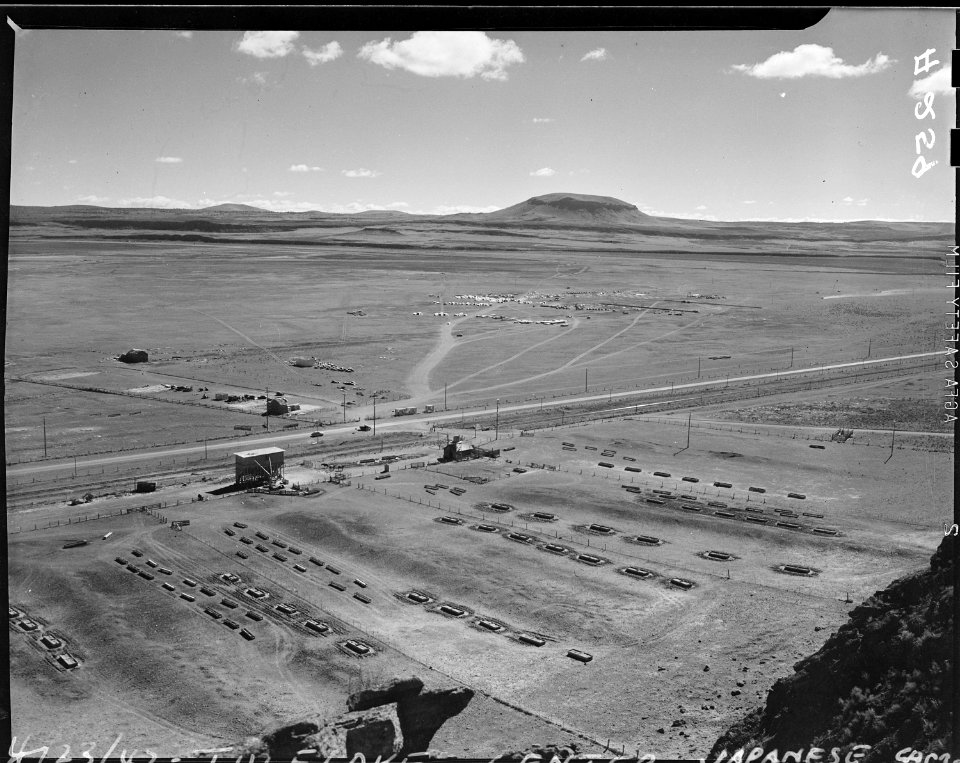 Tule Lake Relocation Center, Newell, California. Bird's-eye view of the Tule Lake Relocation Center. - NARA - 536200