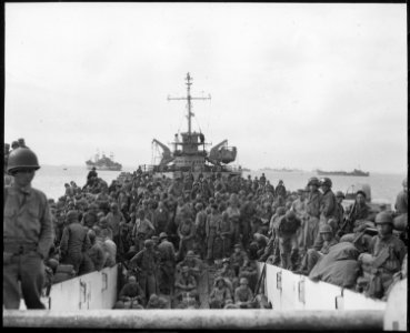 Troops of the 31st Infantry Regiment land at Inchon Harbor, Korea, aboard LST's. - NARA - 531403