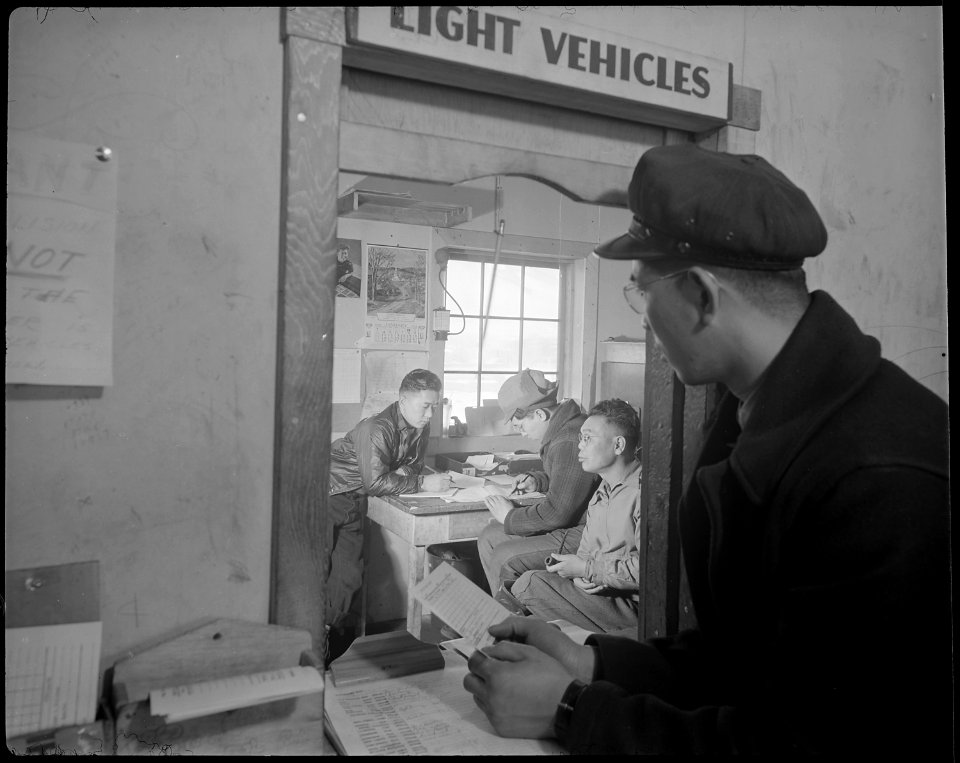 Tule Lake Relocation Center, Newell, California. All vehicles, whether used by the Administrative S . . . - NARA - 536963