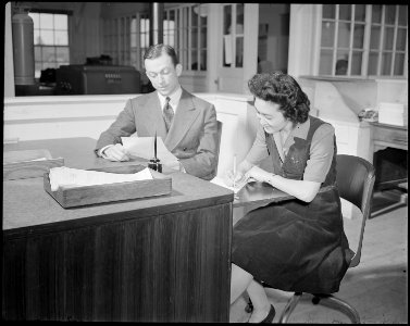 Tule Lake Relocation Center, Newell, California. Elva Shinozaki, Stenographer. - NARA - 536677